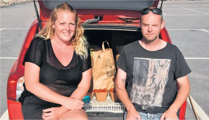  ?? Bild: Magnus Johansson ?? Christina Almén startade Reko-ringen i Varberg för fyra år sedan. Här sitter hon bredvid Daniel Neldemo, som hjälper till att driva projektet. Men nu vill de hitta någon som kan ta över det.