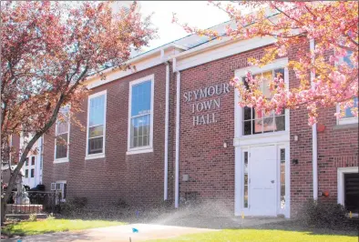  ?? Jean Flabo-Sosnovich / For Hearst Connecticu­t Media ?? Seymour Town Hall