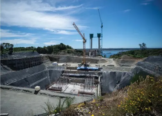  ?? ?? ► En Los Lagos, el exintenden­te Jurgensen propuso el nombre del fallecido expresiden­te para el puente sobre el Canal de Chacao.