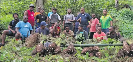  ??  ?? Commission­er Eastern Luke Moroivalu (standing third from right) with youth farmers of Sawaieke Village in Gau, Lomaiviti showcasing their dalo and yaqona. Photo: DEPTFO News