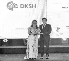  ??  ?? Lee (right) receives the ‘HR Asia Best Companies to Work for in Asia’ award on behalf of DKSH from HR Asia.