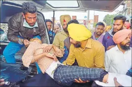  ?? SAMEER SEHGAL/HT ?? ■ One of the injured Lovepreet Singh, 13, being shifted to a hospital in Amritsar on Saturday; (right) the mangled remains of the moped of the balloon seller on which he carried the gas cylinder.