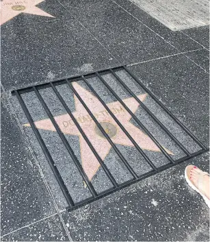  ?? PLASTIC JESUS BARCROFT IMAGES ?? An L.A. artist placed President Donald Trump’s Hollywood Walk of Fame star literally behind bars.