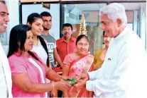  ??  ?? Jayanatha De Silva being welcomed at the opening ceremony of the Digitaliza­tion Library of the National Youth Services Council Training Institute at Borella