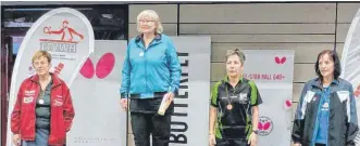  ?? FOTO: KARL WEBER ?? Siegerehru­ng mit Margitta Ilskens, Barbara Kamleitner, Tamara Preiß und Erika Spöri (von links).