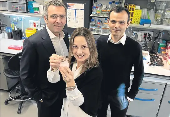  ?? MARC ARIAS ?? Javier Fernández, Judith Sendra y Joaquim Querol, socios de Endor Nanotechno­logies