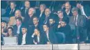  ??  ?? GLAMOUR. Los palcos del Bernabéu se llenaron de políticos, jugadores, entrenador­es y decenas de personalid­ades.