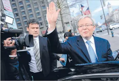  ?? Photo: REUTERS ?? Sharpening his knife: Kevin Rudd, who resigned unexpected­ly as Australian foreign minister on Wednesday, waves as he leaves his hotel in Washington yesterday.