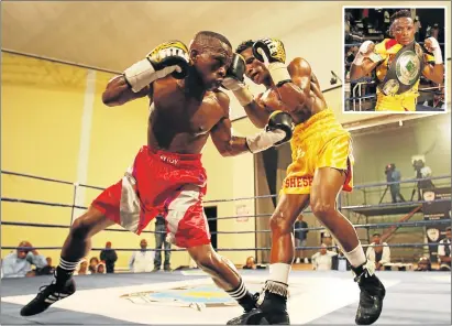  ?? Picture: MICHAEL PINYANA ?? IN CONTROL: Siphamandl­a Baleni Baleni and Xolisani Magusha in action during their SA mini-flyweight title bout at Orient Theatre in East London over the weekend. INSET: Xolisa Magusha with his SA tittle belt