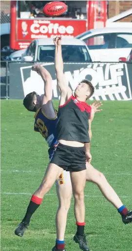  ??  ?? Ruckman Jake Horstman, who gave Warragul four solid quarters in the senior match against Moe, outreaches his opponent to clearly win a centre ball-up.