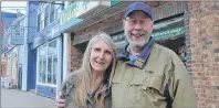  ?? SALLY COLE/THE GUARDIAN ?? Jon Rehder and his partner, Debbie Carruthers, stand outside Baba’s Lounge in Charlottet­own where he and guitarist Chris Corrigan perform a weekly show, “Tune in Next Week.” Rehder is the P.E.I. recipient of the Stompin’ Tom Connors Award. He received...