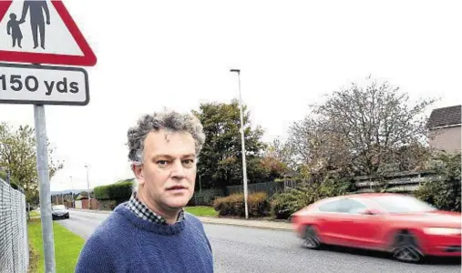  ?? Photograph: Jim Irvine ?? SLOW DOWN: Councillor Martin Ford is calling for a speed limit on Hillbrae Way, Newmachar.
