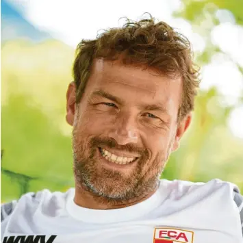  ?? Foto: Klaus Rainer Krieger ?? Das ist er nun also, der attraktivs­te Trainer der Bundesliga: Markus Weinzierl vom FC Augsburg. Zumindest hat ihn die Erotik‰ Community Joyclub dazu gewählt. Es folgen Marco Rose und Julian Nagelsmann.