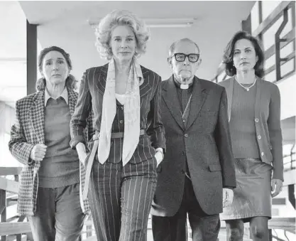  ?? NETFLIX ?? De izquierda a derecha: Gracia Olayo, Belén Rueda, Emilio Gutiérrez Caba y Toni Acosta, en la película.