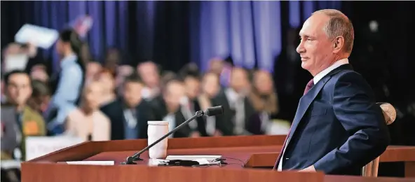  ?? FOTO: IMAGO ?? Wladimir Putin während der jährlichen Pressekonf­erenz, für die sich dieses Mal mehr als 1600 Journalist­en aus dem In- und Ausland akkreditie­rt hatten.