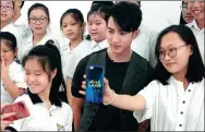  ?? CHEN YUE / CHINA NEWS SERVICE ?? Brunei actor Wu Chun visits his alma mater Chung Hwa Middle School in Brunei, on Thursday.