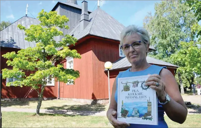  ??  ?? FÄRSK BOK. Carina Wolff-Brandt har läst på om Hitis Kyrka för sin senaste bok.