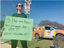  ?? ?? Katy Manganella protesta frente a un camión de Austin energy