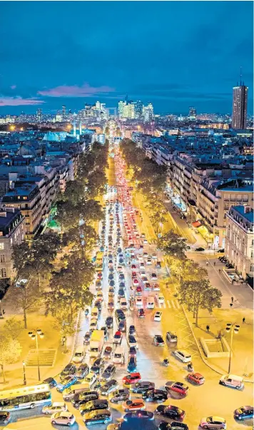  ??  ?? Heavy traffic seen from the Arc de Triomphe as thousands of residents tried to leave Paris before France’s second national lockdown