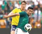  ??  ?? Com o cresciment­o futebolíst­ico, aumentou a influência na seleção mexicana. Leva 83 jogos e 23 tiros certeiros