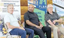  ?? PAM DOYLE PHOTO ?? From left, Mike Vernon, Grant Fuhr and Wally Kozak gather to talk about their induction into the Alberta Hockey Hall of Fame.