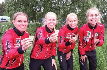  ?? JEANETTE LINDROOS ?? FINA PRESTATION­ER. Yvonne Gunell, Ida-Marie Cederberg, Alexandra Enlund och Amy Nymalm gläder sig över femtonde placeringe­n.