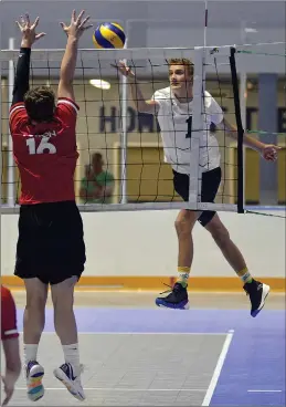  ?? STEVEN MAH/SOUTHWEST BOOSTER ?? Shaye Wall (right) had a strong showing for Saskatchew­an while winning bronze in men’s volleyball.