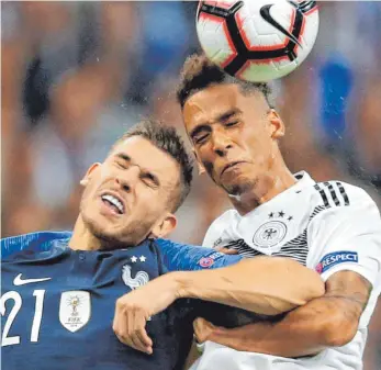  ?? FOTO: DPA ?? Enges Duell: Der Franzose Lucas Hernandez im Luftkampf gegen den Neu-Pariser Thilo Kehrer.