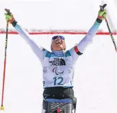  ?? FOTO: DPA ?? Andrea Eskau freut sich über ihren Sieg im Biathlon-Rennen über zehn Kilometer. Es ist ihre zweite
Goldmedail­le.