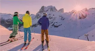  ?? ?? Arriva il sole Sciatori in pista pronti a godersi una giornata di sport ed emozioni