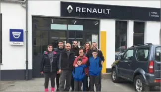  ??  ?? La famille du garage Scandola, avec un sourire retrouvé, et qu’ils espèrent ne pas avoir à perdre...