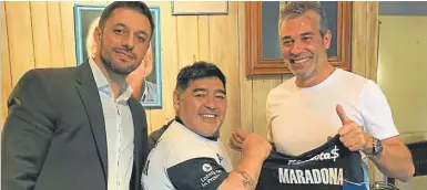  ?? TWITTER ?? Diego Maradona (centre), pictured with his lawyer Matías Morla (left) and Gimnasia y Esgrima La Plata Preisdent Gabriel Pellegrino.