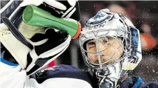  ?? Foto: Getty ?? Studená sprcha Ondřej Pavelec chytal za Winnipeg (dříve Atlantu) od svého průlomu do NHL v sezoně 2007/2008. Teď je v nejistotě.