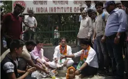  ?? — AP ?? BJP Yuva Morcha activists perform a “havan” outside AIIMS, New Delhi, on Tuesday the long life and quick recovery of former Prime Minister Atal Behari Vajpayee.