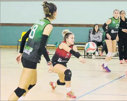  ?? FOTO: MIREYA LÓPEZ ?? Derrota en el desempate Las jugadoras del Sestao forzaron el quinto set en un intenso duelo contra el CAEP Soria