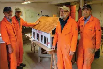  ?? FOTO: LARS HOLLERUD ?? Bjørn Sørensen (f.v.), Per Helland, Sigbjørn Neteland og Roald Flaten kan mer enn de fleste om gammel byggeskikk i Kristiansa­nd.