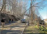  ?? LESLIE KROWCHENKO – DIGITAL FIRST MEDIA ?? A driver navigates under a fallen tree on Palmers Mill Road in Marple Sunday afternoon, another reminder of Friday’s Nor’easter.