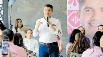  ?? /CORTESÍA: RIVERA ?? Rivera se comprometi­ó a modernizar espacios destinados a la atención de adultos mayores