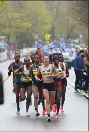  ?? PHOTO BY REBA SALDANHA — BOSTON HERALD ?? American Emma Bates leads the women’s race in Newton during the 127th Boston Marathon on April 17, 2023.