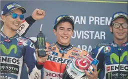  ?? FOTOS: GETTY ?? Marc Márquez dejó el campeonato casi sentenciad­o con su valioso triunfo de ayer en Aragón. Lorenzo y Rossi, segundo y tercero, respectiva­mente, lucharán por un subcampeon­ato que se ha puesto al rojo vivo en esta recta final