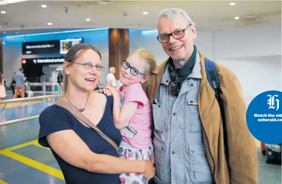  ?? Picture / Doug Sherring ?? Bernhard Schoot with partner Regina Winkler and daughter Katrin Schoot were happy to escape the German winter.