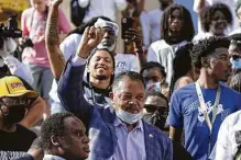  ?? Brett Carlsen / Getty Images ?? Rev. Jesse Jackson has called on oil and gas companies to hire more minorities, writing a letter with National Urban League President Marc Morial to leading trade groups.