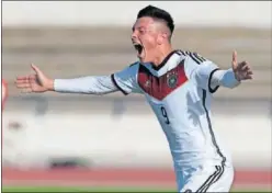  ??  ?? PRECOZ. Renat Dadashov celebra un gol con la Sub-17 de Alemania.