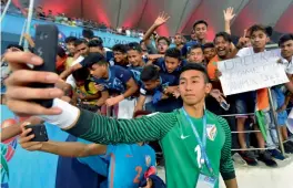  ?? — PTI ?? India goalkeeper Dheeraj Moirangthe­m takes a selfie with his fans after their last group match against Ghana in New Delhi on Thursday.