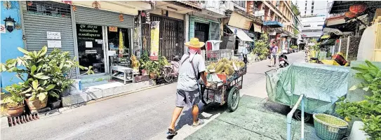  ?? [ Hallek ] ?? Leere Gassen statt einkaufend­er Touristen: In Bangkok hofft man, dass die Reisenden bald zurückkehr­en.