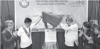  ?? /UNIVERSITY OF THE PHILIPPINE­S MINDANAO ?? GRAND
LAUNCH. The ribbon-cutting and markerunve­iling ceremonies of the inaugurati­on for Philippine Genome Center Mindanao Satellite Facility.