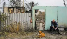  ?? FOT. SERGII KHARCHENKO/NURPHOTO/AFP/EAST NEWS ?? • Październi­k tego roku, okolice Ługańska na Ukranie. W olbrzymich pożarach lasów zginęło ośmioro mieszkańcó­w, setki ewakuowano, nieliczni zostali