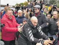  ?? ?? Lucha. El partido comunista considera que hubo manipulaci­ón de votos.