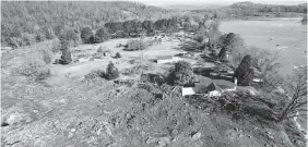  ?? STAFF FILE PHOTO ?? An aerial view shows homes that were destroyed when a retention pond wall collapsed at the Tennessee Valley Authoritie­s Kingston Fossil Plant in Harriman, Tenn.