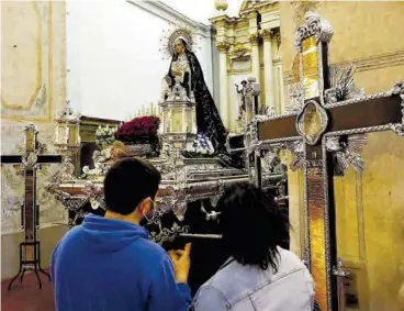  ?? JAIME GALINDO ?? En Santiago Tras el cierre de San Cayetano por decisión de la DPZ, La Dolorosa cambió de iglesia. -